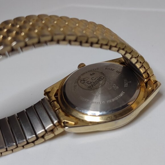 Very Cool 7 Inch Gold Tone McGregor Hunt Club Watch With Black Dial - Picture 9 of 14